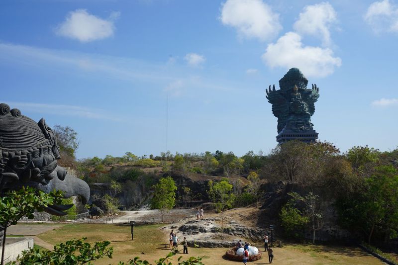 バリ島に新名所！カルチュラルパークに巨大像が完成   インドネシア