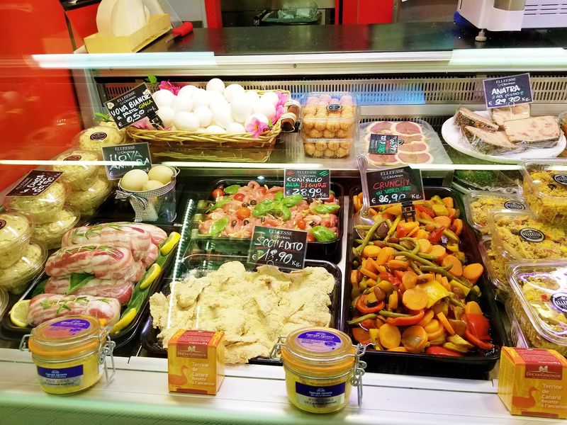 90年の歴史と伝統 ワグネル市場 はミラネーゼの台所 イタリア Lineトラベルjp 旅行ガイド