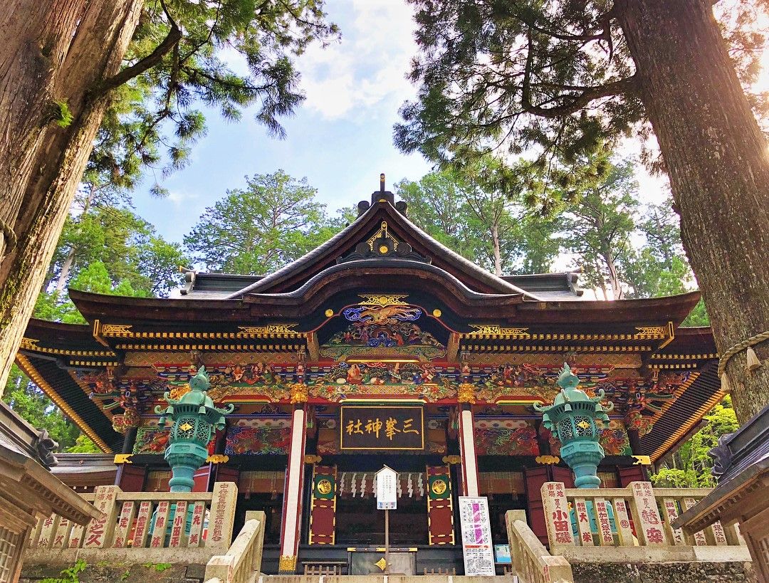 秩父・三峯神社の「御眷属拝借」神様の使い「狼」をレンタルできる