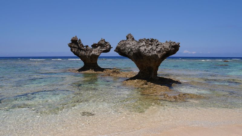 隠れビーチにハート 沖縄本島で見つけた絶景の海ベスト５ とっておきの穴場も 沖縄県 Lineトラベルjp 旅行ガイド