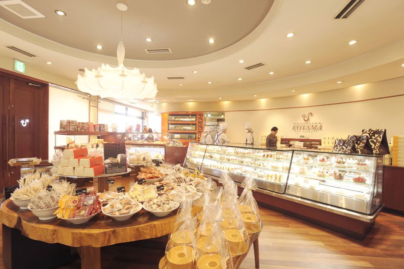 兵庫 パティシエ エス コヤマ でロールケーキを カフェも人気 兵庫県 Lineトラベルjp 旅行ガイド