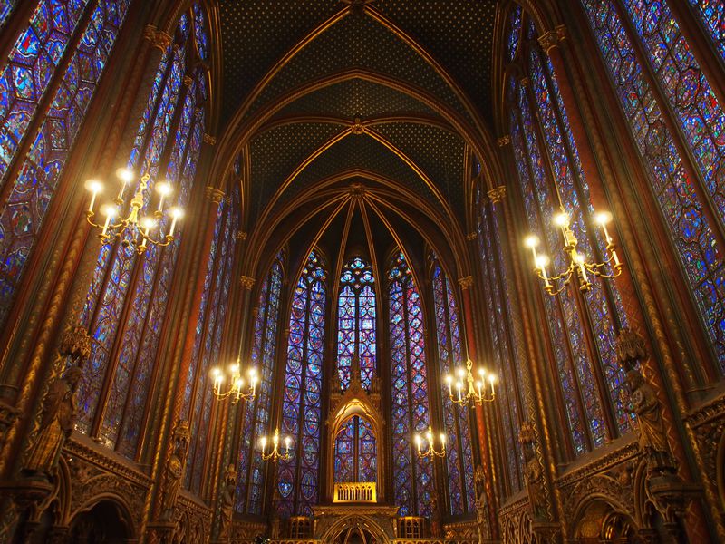 フランスで教会の聖なる光の芸術、ステンドグラス巡りをしよう