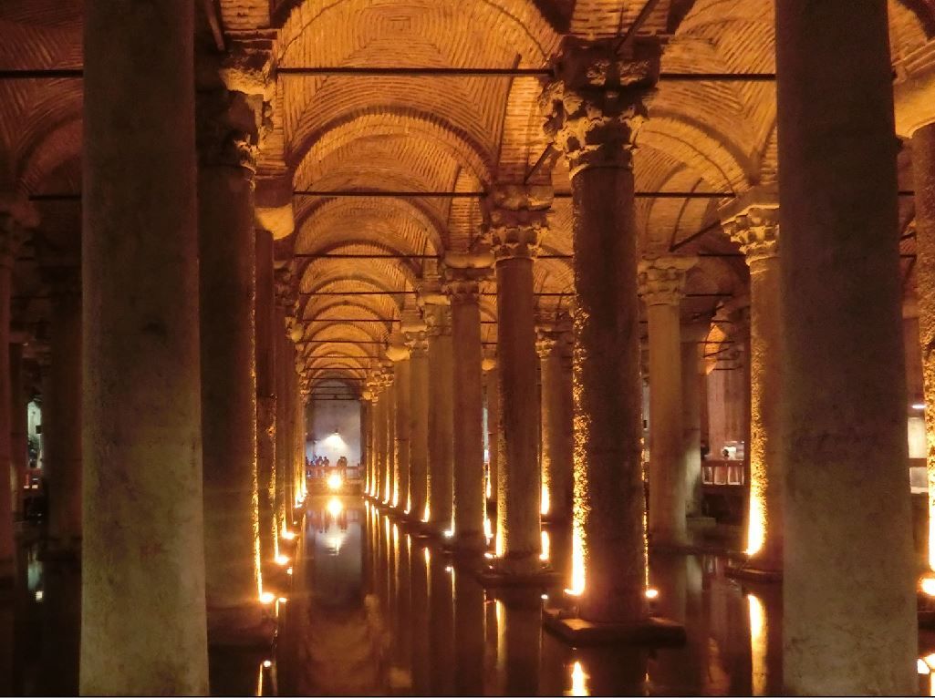 地下宮殿にはメデューサの首が イスタンブールの穴場観光スポット トルコ Lineトラベルjp 旅行ガイド