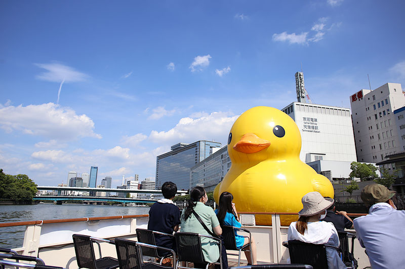 巨大アヒルちゃんと大阪でプカプカ ラバー ダックは漂えど沈まず 大阪府 Lineトラベルjp 旅行ガイド