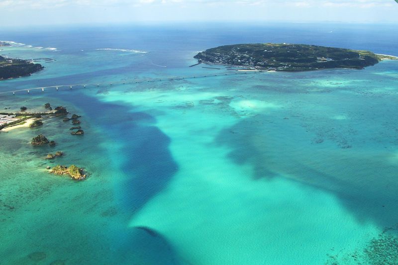 絶景ッ 沖縄 古宇利大橋 でエメラルドグリーンの海を渡ろう 沖縄県 Lineトラベルjp 旅行ガイド