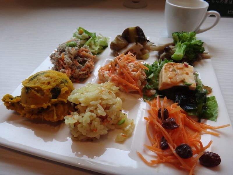 ドレッシングのアンテナショップ 有楽町のピエトロで野菜食べ放題ランチ 東京都 Lineトラベルjp 旅行ガイド