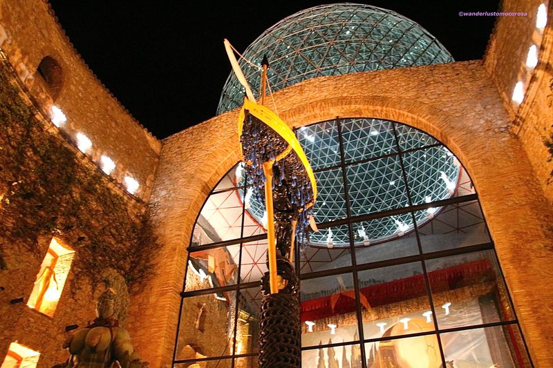 奇天烈な世界 スペイン ダリ美術館 夜はシュール度アップ スペイン Lineトラベルjp 旅行ガイド