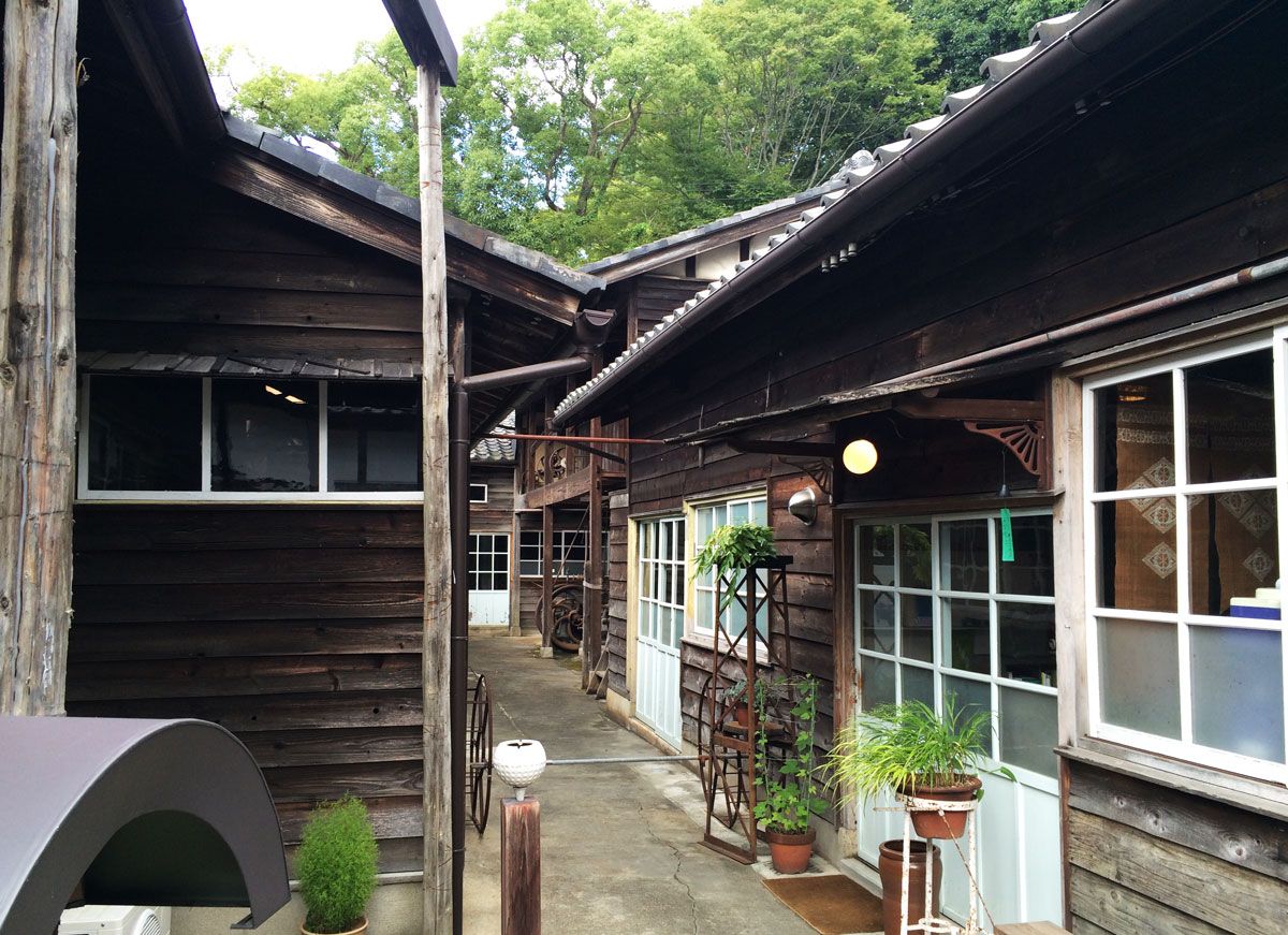 奈良 路地裏の隠れ家カフェ 工場跡事務室 で大正ノスタルジーに浸る 奈良県 Lineトラベルjp 旅行ガイド
