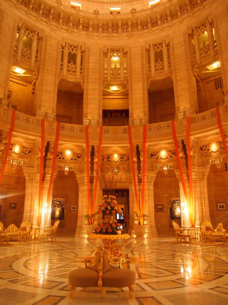 絢爛豪華！マハラジャが今も暮らす「ウメイド・バワン宮殿」 | インド