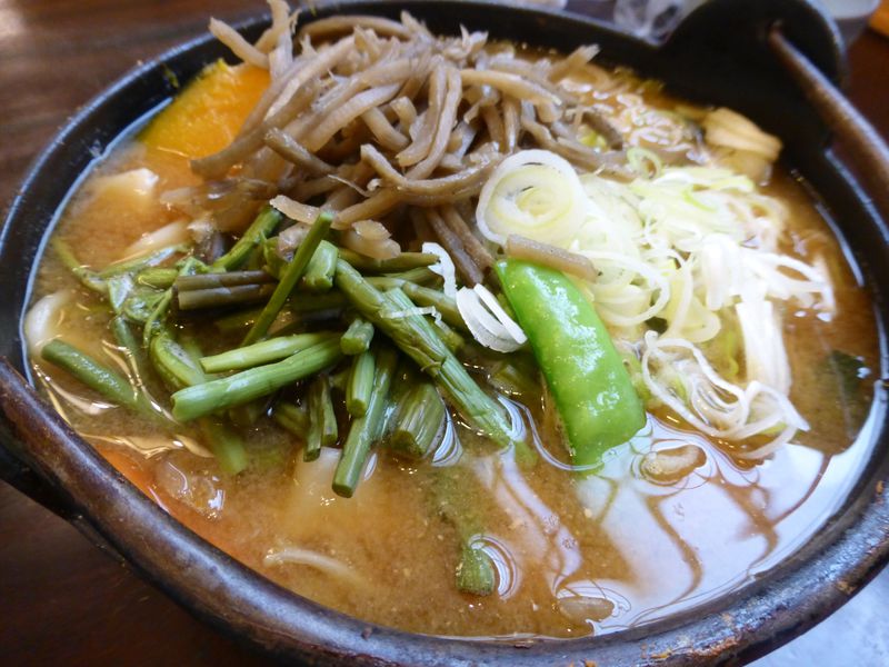 ほうとう と冷やしほうとう おざら を名店で食べ比べ 山梨県 Lineトラベルjp 旅行ガイド