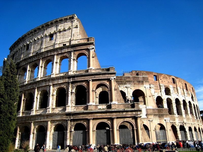 ローマ帝国のシンボル コロッセオの大きさと歴史に圧倒される イタリア Lineトラベルjp 旅行ガイド