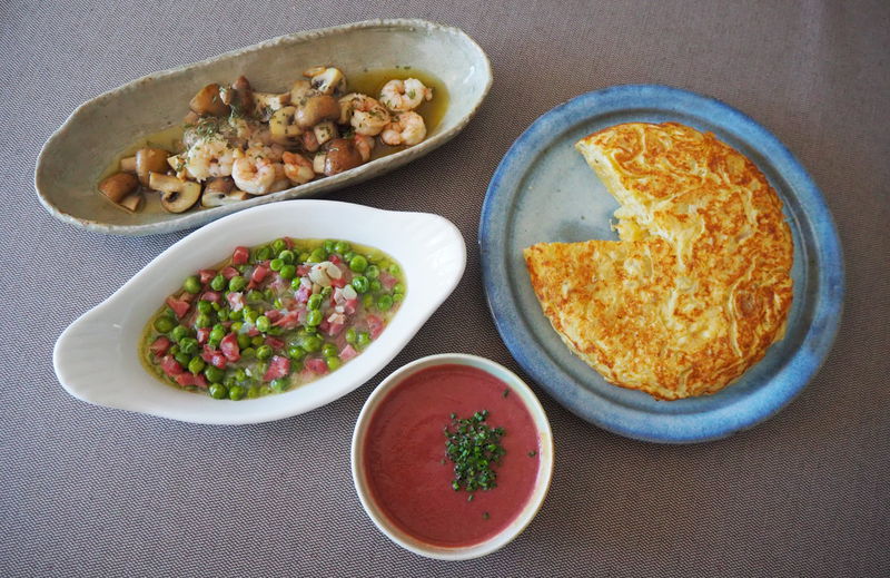材料4つ 日本でも簡単に作れるスペイン料理 スペイン風オムレツ Lineトラベルjp 旅行ガイド
