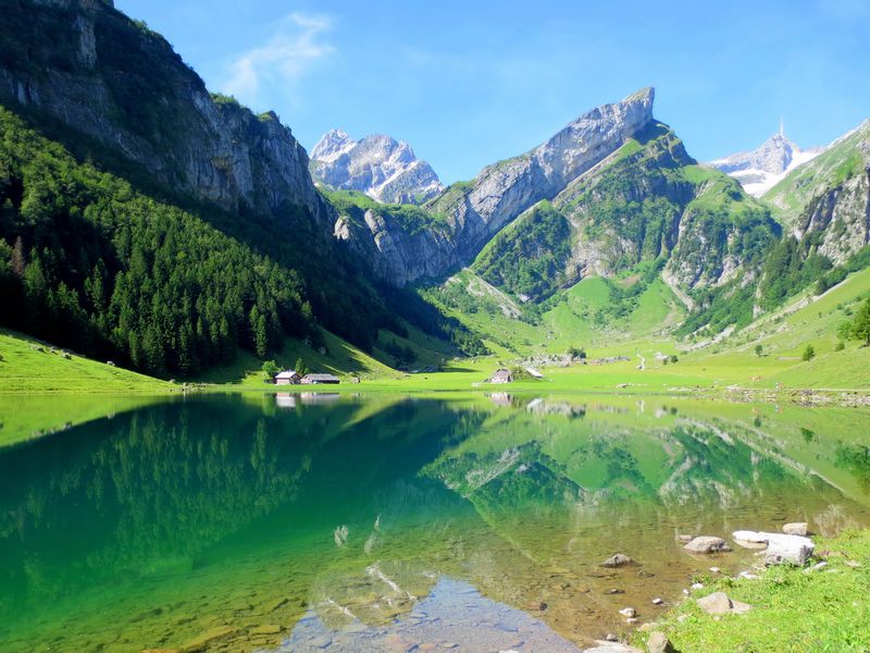 絶景 スイスの秘境 ゼーアルプ湖 アルプスの真ん中でホエー風呂も スイス Lineトラベルjp 旅行ガイド