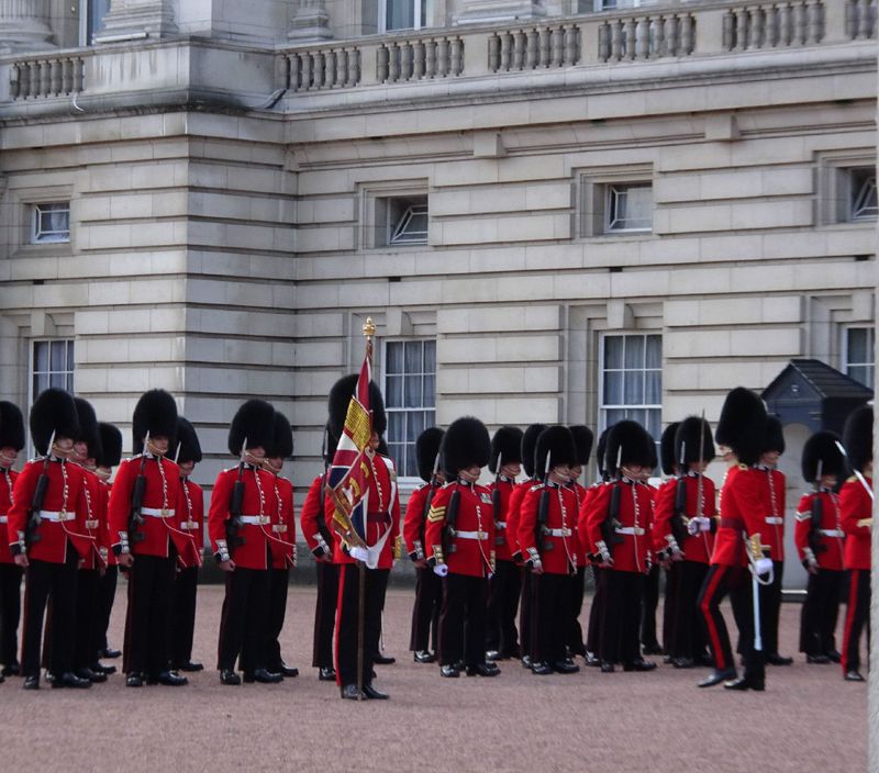 ロンドン名物 バッキンガム宮殿の衛兵交代式 ポイントを押さえて満喫しよう イギリス Lineトラベルjp 旅行ガイド