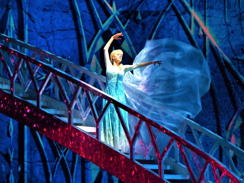 世界でココだけ ミュージカル版 アナと雪の女王 はカリフォルニア ディズニーランド リゾートで観劇 アメリカ Lineトラベルjp 旅行ガイド