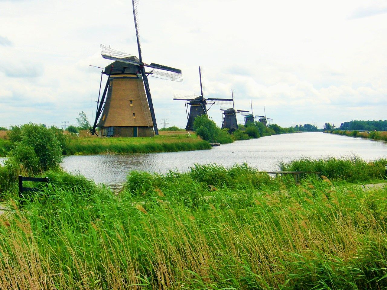 これぞオランダのシンボル 世界遺産キンデルダイクの風車 オランダ Lineトラベルjp 旅行ガイド
