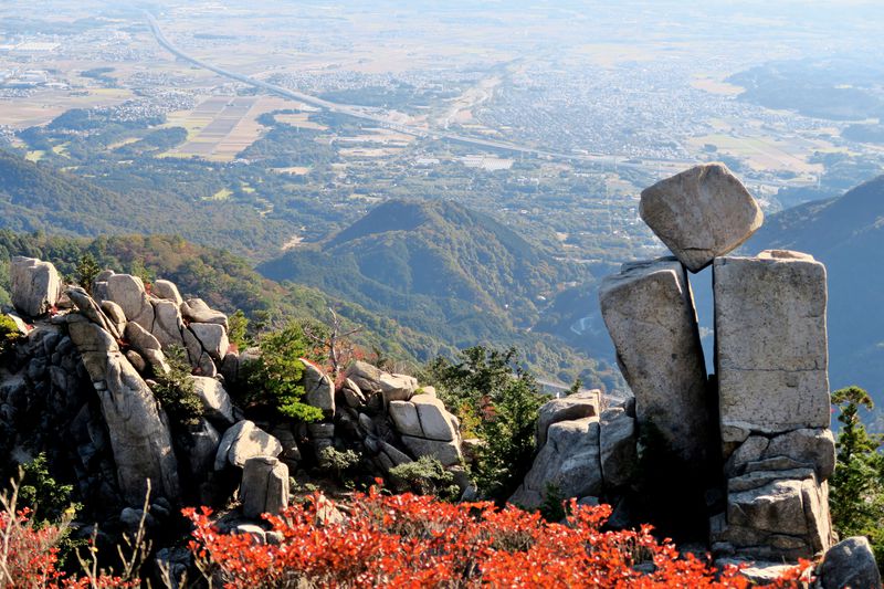 三重県鈴鹿の名峰 御在所岳に奇岩奇石を探すアスレチック登山 三重県 Lineトラベルjp 旅行ガイド