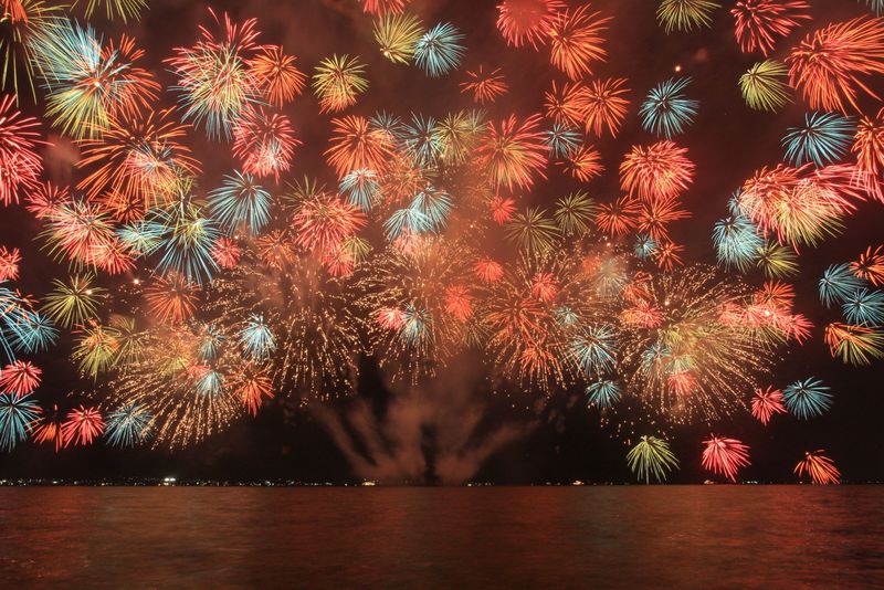 琵琶湖の花火大会は関西屈指のド迫力 19年も1万発の感動を 滋賀県 Lineトラベルjp 旅行ガイド
