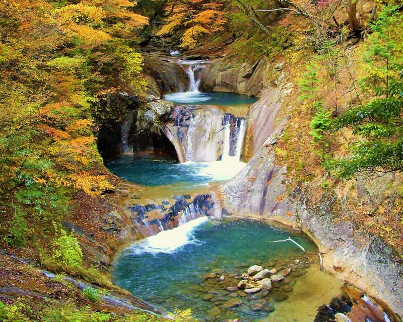 山梨 西沢渓谷 の渓谷美 紅葉と七ツ釜五段の滝のコラボが凄い 山梨県 Lineトラベルjp 旅行ガイド