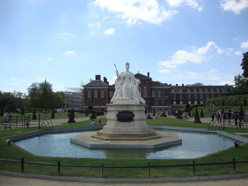 ウィリアム王子が暮らすロンドン ケンジントン宮殿 ヴィクトリア女王ゆかりの地 イギリス Lineトラベルjp 旅行ガイド