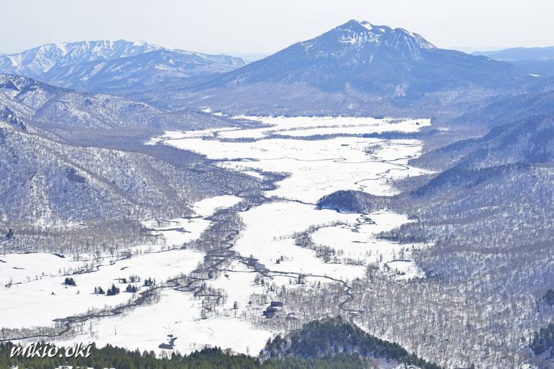 残雪期の尾瀬ヶ原でスノーハイキング 国内最大の山岳湿原が白一色に 群馬県 Lineトラベルjp 旅行ガイド