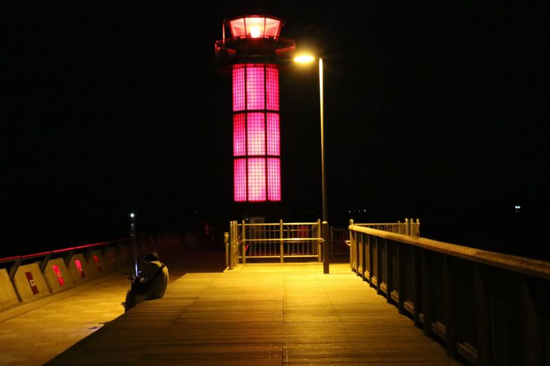 幻想的な総ガラス張りの赤灯台は必見！「サンポート高松」ウォーター
