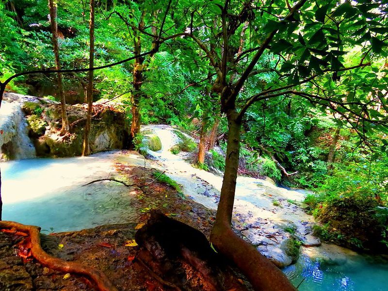 タイで一番美しい エラワン滝 ７つの滝巡りと大きなドクターフィッシュ タイ Lineトラベルjp 旅行ガイド