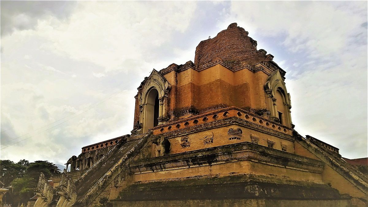 チェンマイ最強のパワースポット「ワットチェディルアン」巨大な仏塔に