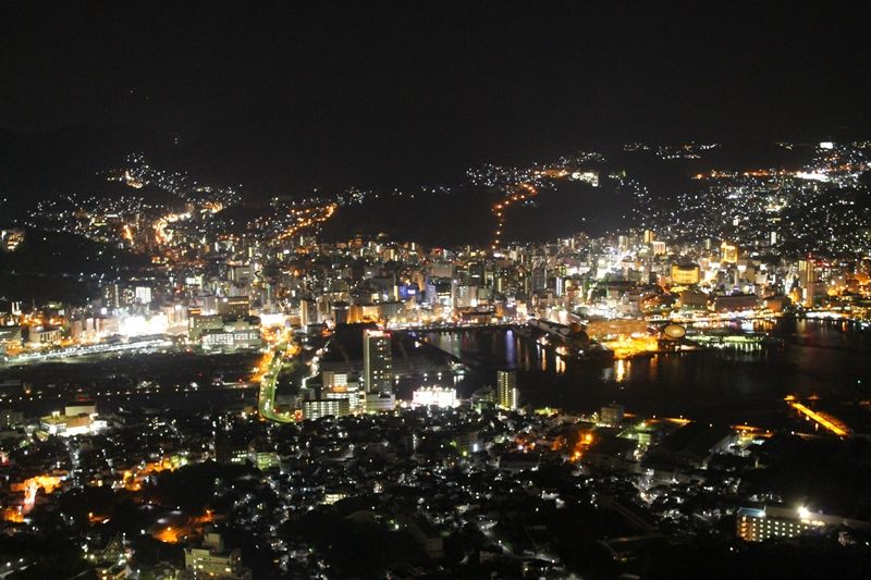 キラキラ夜景を無料で楽しめる 長崎市 稲佐山山頂展望台 で素敵な夜を 長崎県 Lineトラベルjp 旅行ガイド