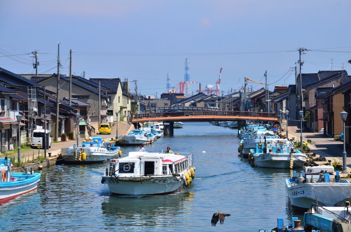 富山 日本のベニス 新湊内川でレトロな港町散歩を楽しもう 富山県 Lineトラベルjp 旅行ガイド