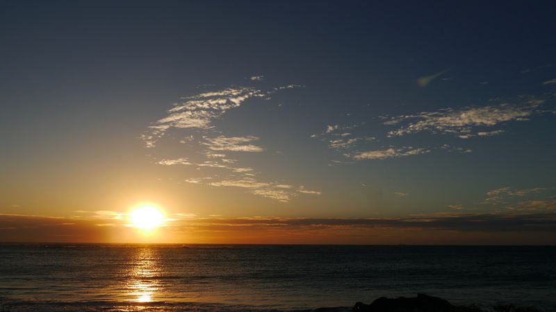 心震える夕日の絶景 パースから電車で20分 コテスロービーチ オーストラリア Lineトラベルjp 旅行ガイド