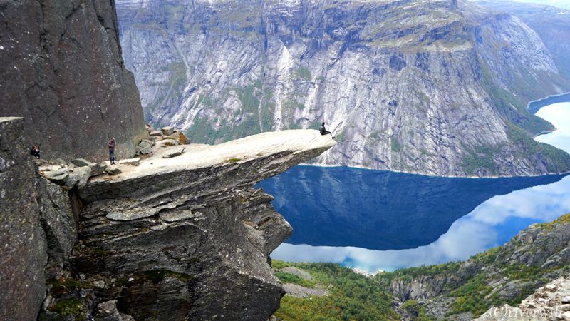 高所恐怖症さん閲覧注意 北欧ノルウェーのトロルの舌トレッキングはまさに絶叫クレイジー ノルウェー Lineトラベルjp 旅行ガイド