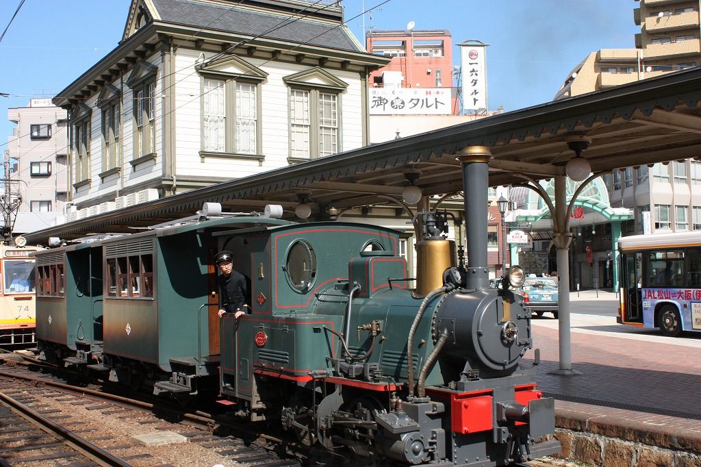 日本有数の外湯「道後温泉本館」へは、やっぱり“坊ちゃん列車”で行ってみたい！