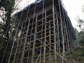 急斜面に建てられた“懸け造り”の参籠殿。世界危機遺産『伊予大洲・少彦名神社』とはこんな所だ！