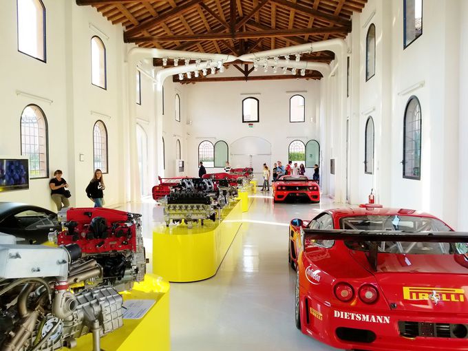 エンジン博物館は、マシンとしてのフェラーリを間近に感じる