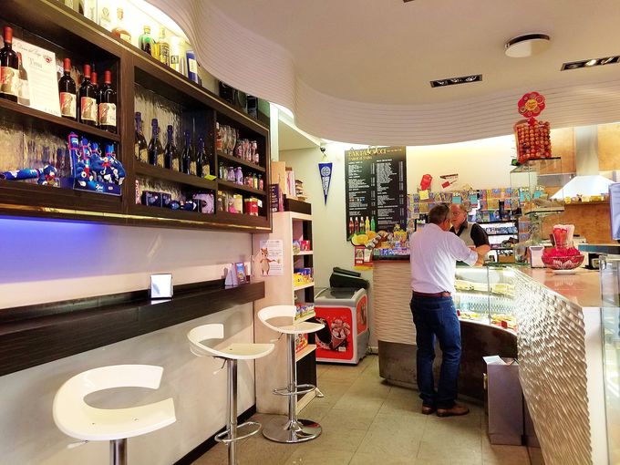 �h�����N�ƌy�H���L�x�ȃo�[���ł�