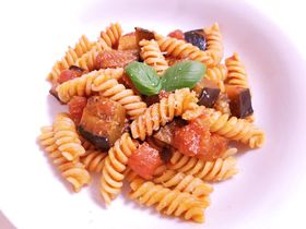 �����Ŗϑz�C�^���A���I�������ŐH�ׂĔ��������Տꊴ�̋L���T���l�C��