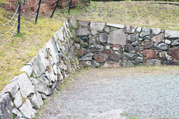 �R�荇��ɔ����Ė��q���G�����邵���u������������v