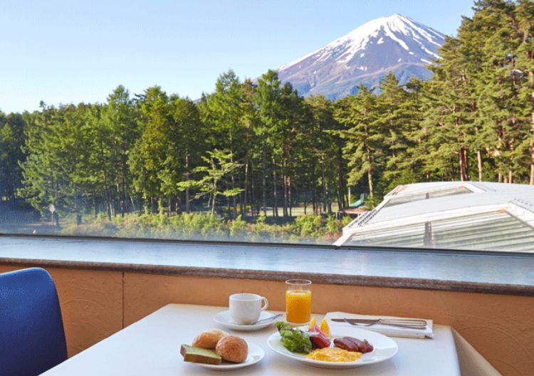 富士山ビューのレストランで楽しむお食事