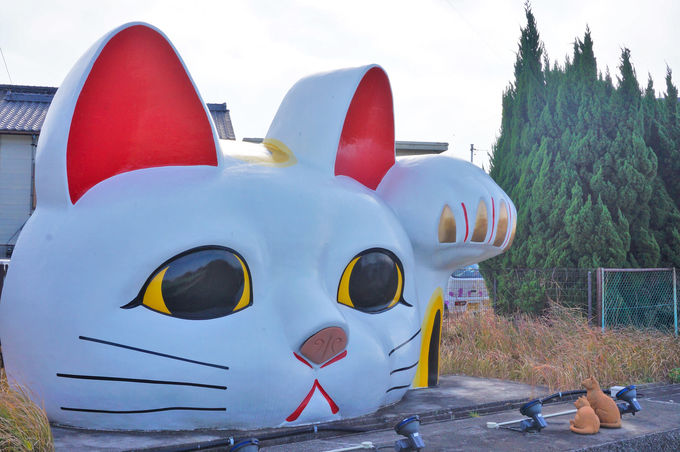 巨大招き猫がお出迎え！愛知県の焼き物の町「常滑」
