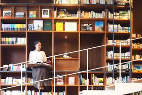 �t�H�g�W�F�j�b�N�ȍŐV�h�u�����{���v�Ŗ{�Ɉ͂܂�邨�����菗�q���̋L���T���l�C��