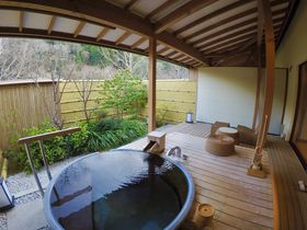 �����̗��u���c�Z���g�����z�e���v�[���̊ٓ��{�݂ɑ喞���I�̋L���T���l�C��