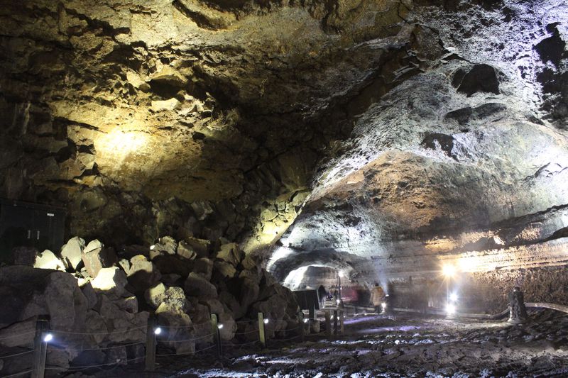 韓国・済州島「万丈窟」は世界最長の溶岩洞窟 | 韓国 | トラベルjp
