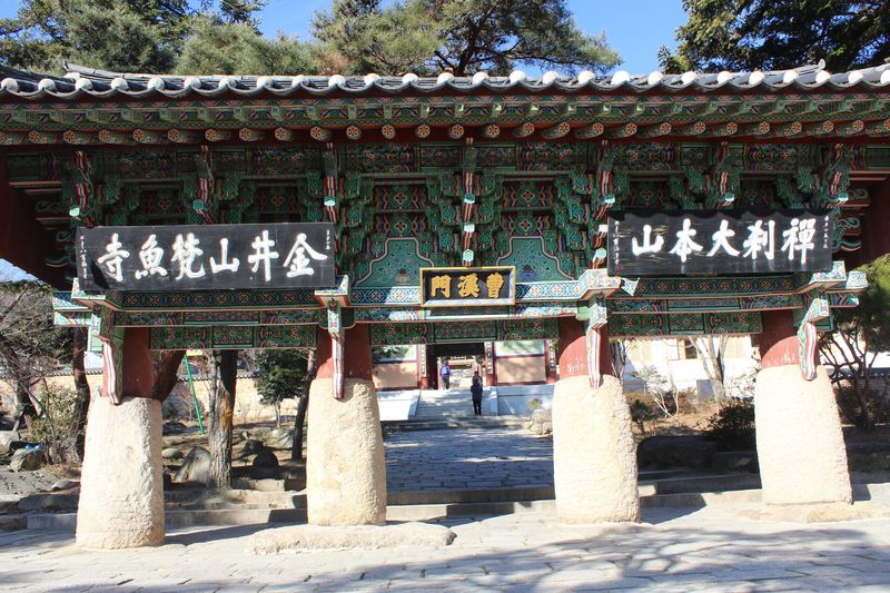 韓国「一柱門」の傑作！釜山・梵魚寺は金井山麓のパワースポット