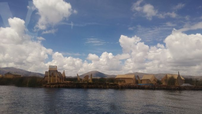 天空の湖 チチカカ湖 に浮かぶ トトラづくり ウロス島 の魅力 ペルー トラベルjp 旅行ガイド