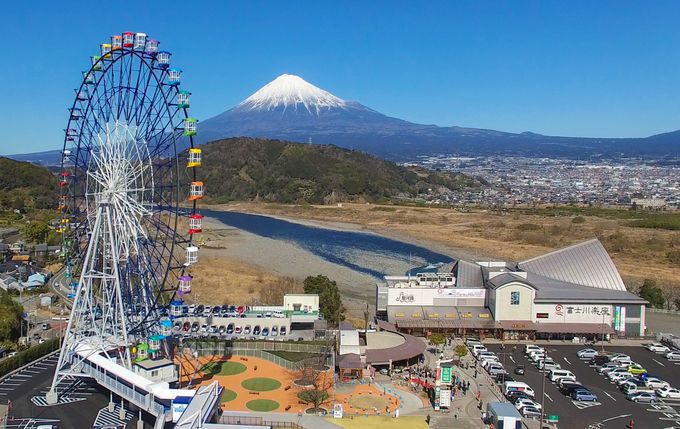 富士山とのツーショットが映える「富士川楽座」とは？