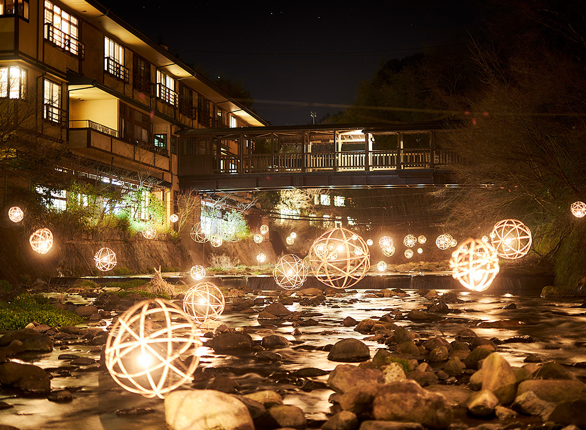黒川温泉冬の風物詩「湯あかり」幻想的な竹灯りの楽しみ方！