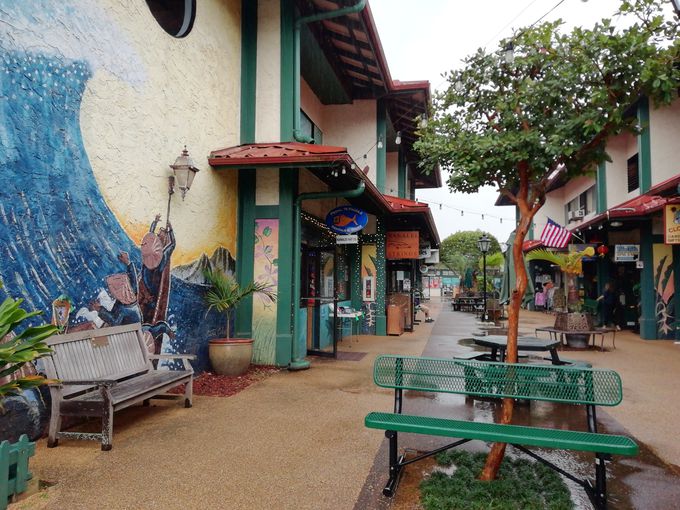 ハナレイのChing Young Village はアート溢れるショッピングセンター