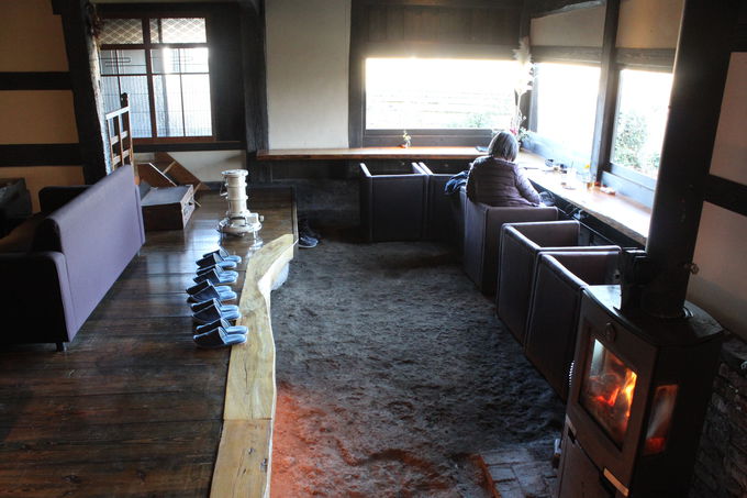 熊本・阿蘇の「茶蔵カフェ」は暖炉と土間のある農家リノベカフェ