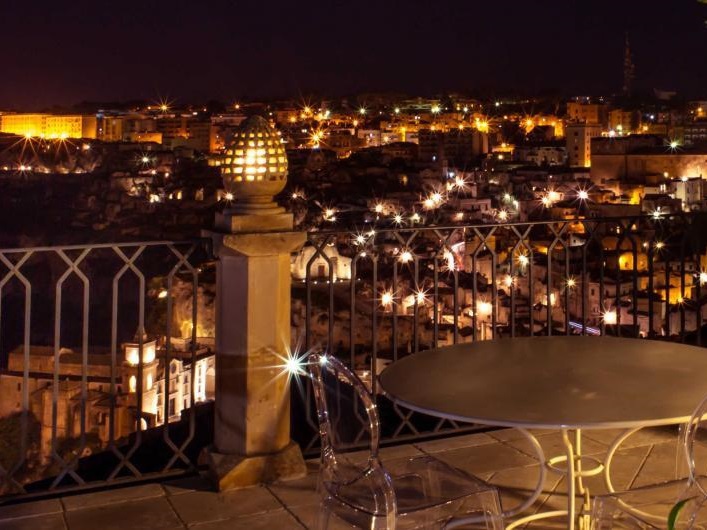 ���}���`�b�N�Ȗ�i�����\����f�B�i�[